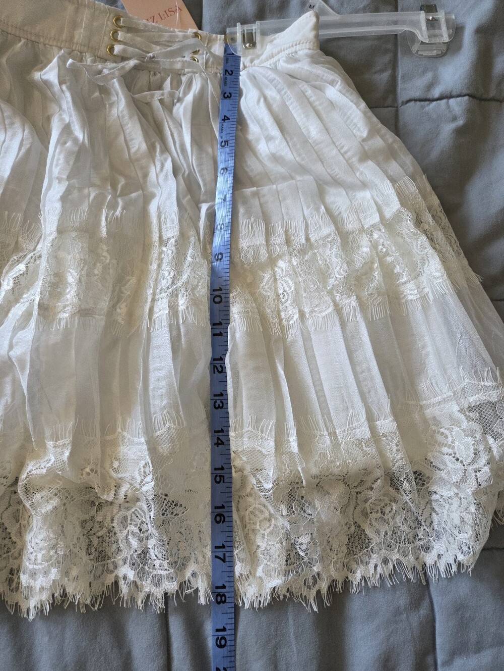 LIZ LISA Lamé Pleated Skirt - Picture 7 of 7